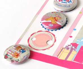 Postcard with 5 button badges 25mm, Baby born